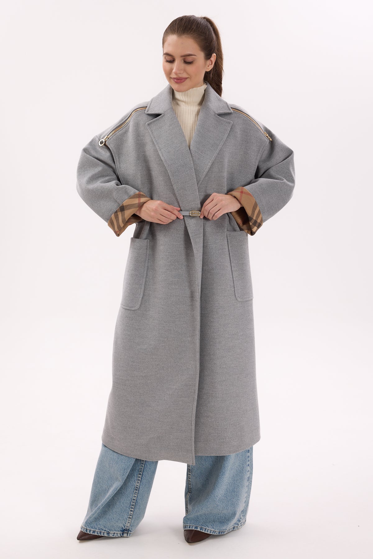 "Belmont" Gri Oversize Yün Kaban – Ekose Detaylı