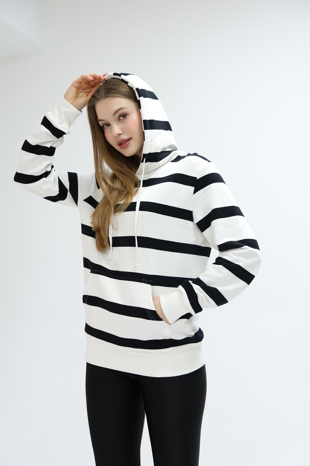 Siyah Beyaz Çizgili Kapüşonlu Sweatshirt